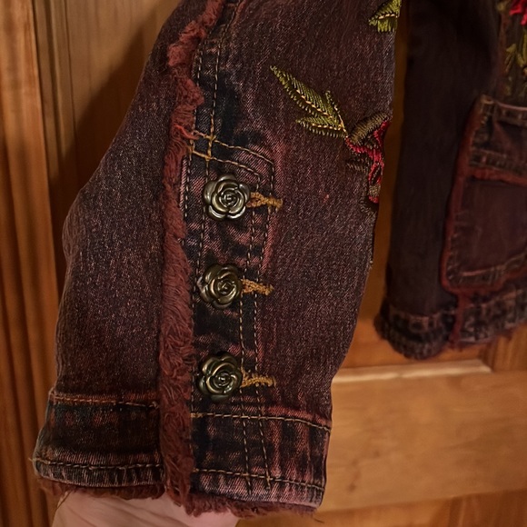 Gorgeous Embroidered denim jacket !! - Picture 2 of 10